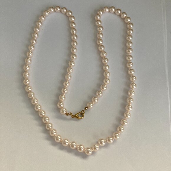 Vintage Cream Glass Pearl Necklace 30" 8mm Hand Knotted Opera Length Gold Tone - Picture 3 of 11